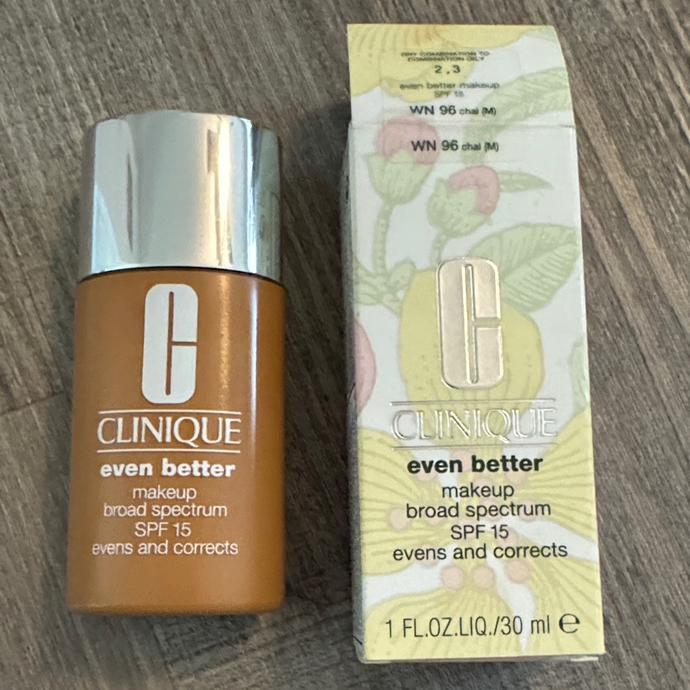 Clinique Even Better Makeup SPF 15 - Warm Neutral NWT
